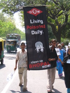 The December 1984 Union Carbide chemical spill in Bhopal, India killed 2,259 people immediately and caused lifelong health problems and premature death for tens of thousands more. Pictured: Survivors and their kin march from Bhopal to Delhi in 2006 demanding completion of the cleaning of the factory site to stop toxic chemicals from continuing to poison ground water. Photo courtesy Joe Athialy, Flickr